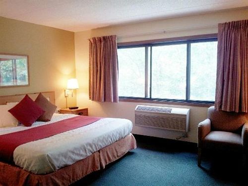 Boarders Inn & Suites By Cobblestone Hotels - Wautoma Exterior foto